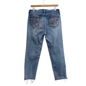 Driftwood Gizelle Floral Embroidered Pocket Raw Hem Cropped Jeans 29